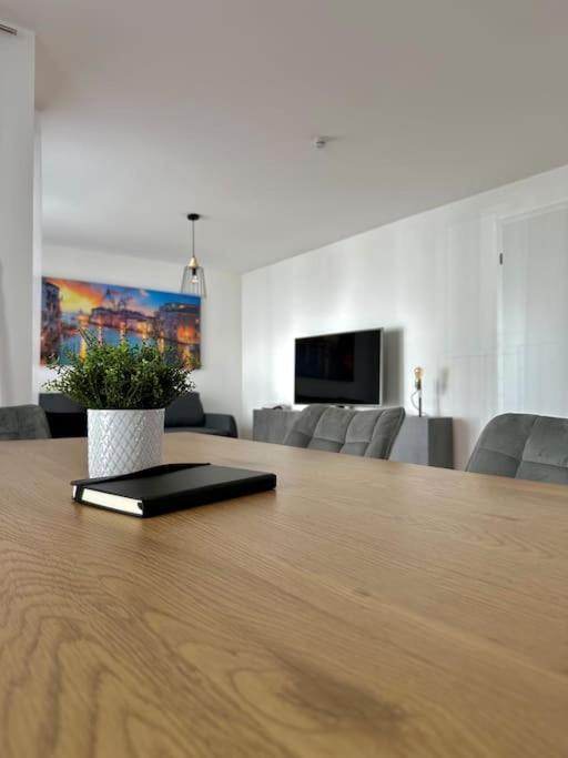 Amao-Pearl I Comfort Suite I 94Qm I Kingsize-Bett I Exklusiv Mit Balkon & Tiefgarage I Aufzug Offenburg Exterior photo