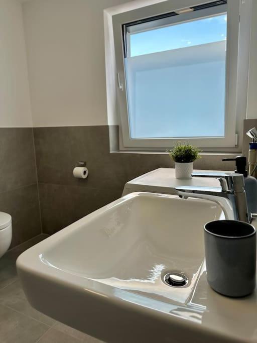 Amao-Pearl I Comfort Suite I 94Qm I Kingsize-Bett I Exklusiv Mit Balkon & Tiefgarage I Aufzug Offenburg Exterior photo