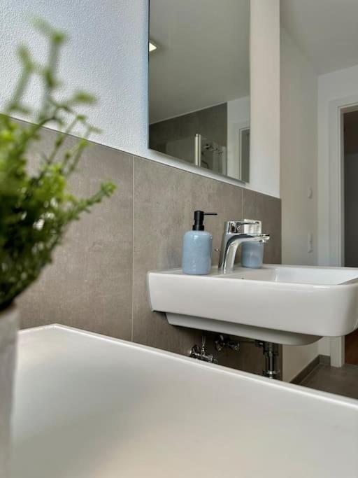 Amao-Pearl I Comfort Suite I 94Qm I Kingsize-Bett I Exklusiv Mit Balkon & Tiefgarage I Aufzug Offenburg Exterior photo